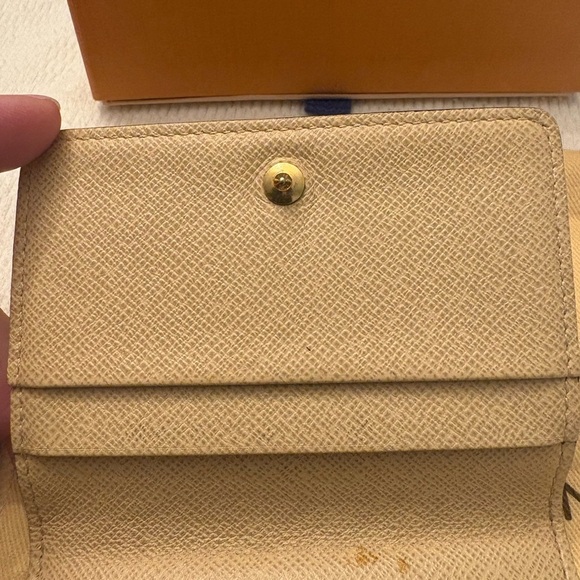 Louis Vuitton Limited Edition Gold Monogram Dentelle Ludlow Wallet - Authentic - Picture 9 of 15